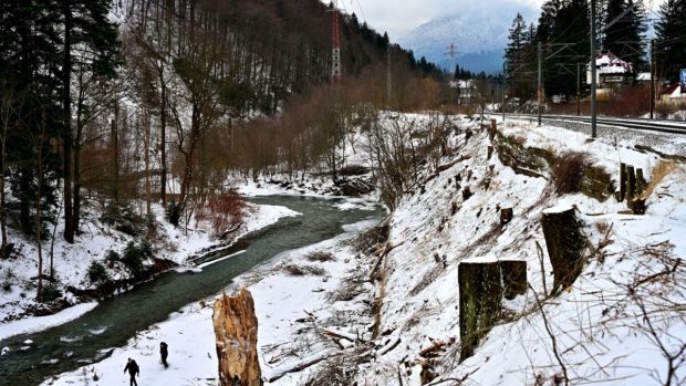 Calea ferată București – Brașov e în pericol după defrișările pentru A3 Bușteni – Azuga