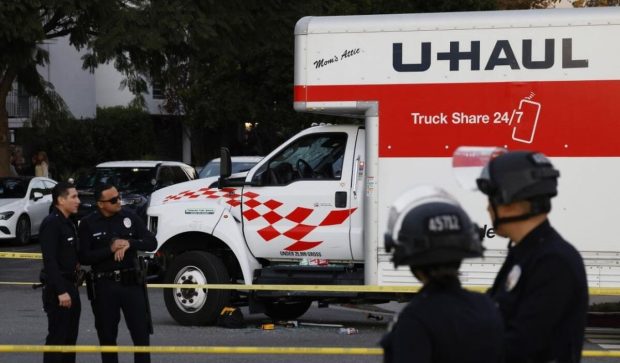 Un camion a intrat în mulţimea care protesta față de regimul iranian, în Los Angeles. Doi oameni au fost răniți