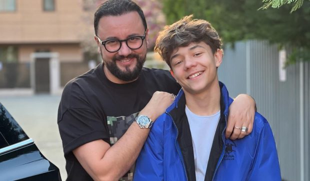Imagine Stire Coincidență incredibilă în familia Măruță. Gluma făcută de David, fiul prezentatorului, a devenit realitate: „Nu mai merge Pro TV-ul?” | 2review.ro