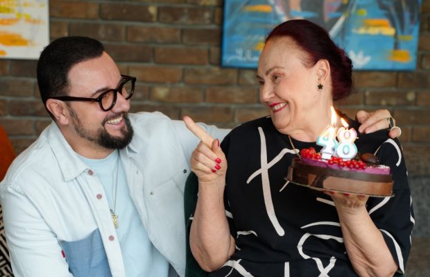Imagine Stire Reacția pe care a avut-o mama lui Cătălin Măruță când a aflat că fiul ei nu va mai avea emisiune la PRO TV: „Mica era foarte dezamăgită” | 2review.ro