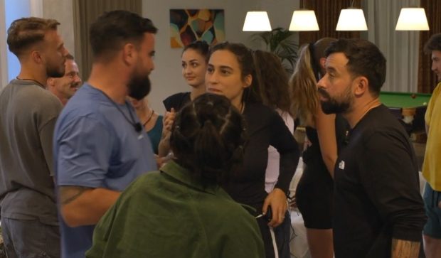 Imagine Stire După ce l-a trădat pe CRBL, acum Oase a rămas fără un alt prieten. Ce s-a întâmplat între el și Cătălin Rizea la Power Couple România 2026 | 2review.ro