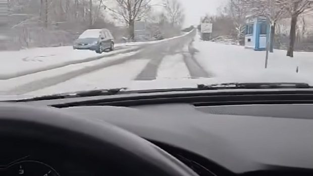 Ce „miracol” a descoperit un șofer la granița dintre Ungaria și România: șoseaua curată