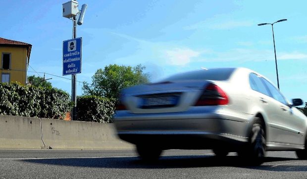 Un șofer a fost prins de radar de cinci ori în șapte minute, pe o distanță de doar 9 kilometri în provincia Padova, Italia