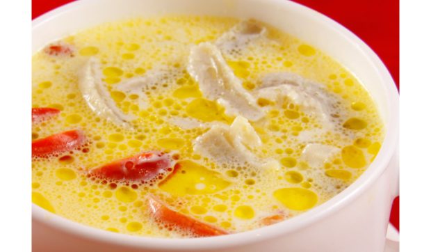 Ciorbă tradițională de burtă cu smântână și ou – rețetă autentică