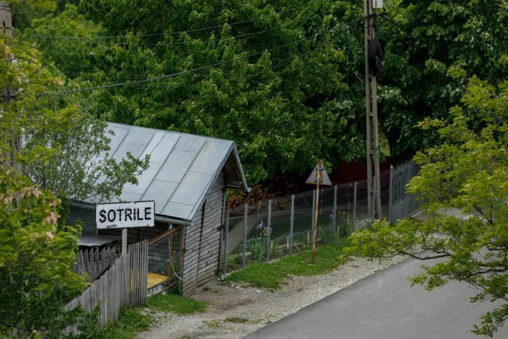 Dezmățul financiar din primăriile României. Cazul angajatei căreia administrația comunală i-a plătit salariul de două ori, plus datoriile personale