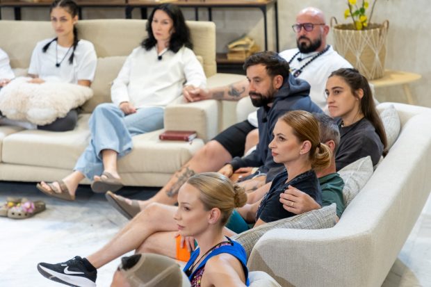 Imagine Stire Power Couple România 2026. Eliminare neașteptată în cea mai recentă ediție. Ce s-a întâmplat cu soția lui Zmărăndescu | 2review.ro