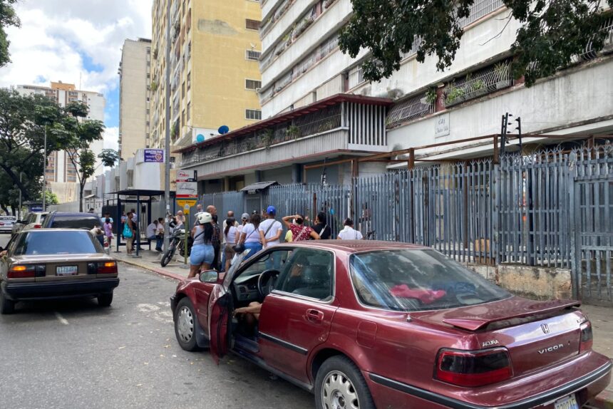 Caracas în haos: Cozi interminabile la benzinării și magazine după capturarea lui Maduro! 2 cozi caracas 2
