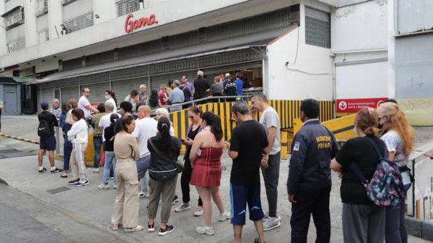Cum arată capitala Venezuelei, după capturarea lui Nicolas Maduro: „Stăm ore, dar n-avem ce face”