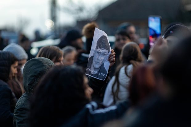 Eu zic să-l și exorcizăm pe „copilul criminal! O comunitate crudă va tot produce cruzime. Are sens să interzici rețele de socializare sub 15 ani?
