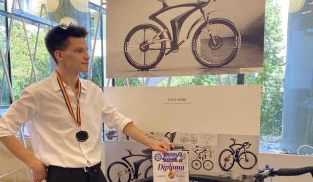 La 24 de ani, un tânăr din Timișoara lansează Synthesis, bicicleta electrică hibrid care vizează piața globală: „Am vrut ca reacția să fie WOW”