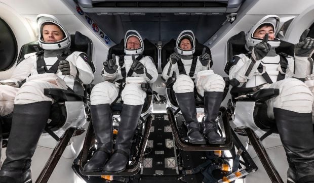 Patru astronauți s-au întors pe Pământ după o evacuare medicală de urgență de pe Stația Spațială Internațională