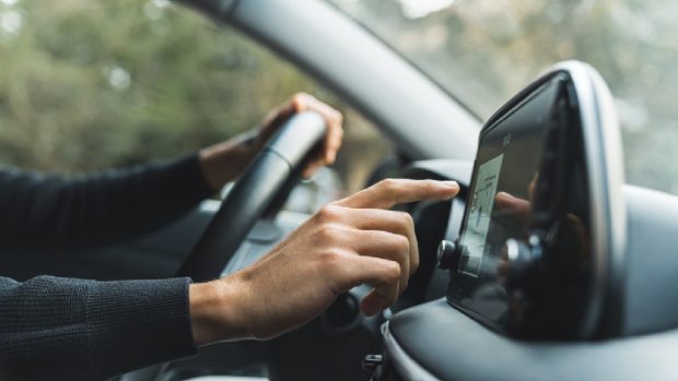 Motivul pentru care producătorii de mașini sunt rugați să revină la „butoanele de modă veche”