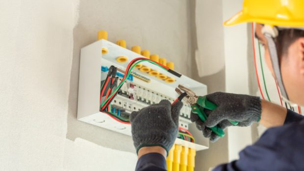Electricianul de 23 de ani care a renunțat la facultate și a construit o afacere de 250.000 $: „Am fost un elev bun”