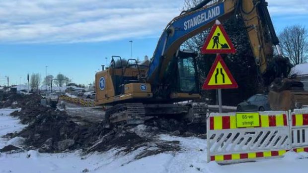 Noi detalii despre milioanele scoase din pământ de muncitorul care excava un teren din Norvegia: „Poliția a mai găsit bani în același loc și înainte”