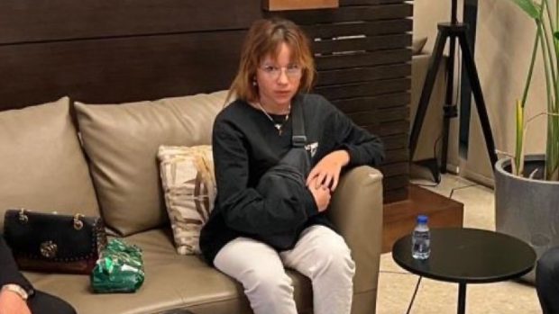 Cum a supraviețuit Fawzia 10 ani în captivitatea ISIS: „Am fost vândută de 5 ori, ca la piața de fructe. Se uitau la noi din față și din spate. Am avut doi copii cu abuzatorul meu”