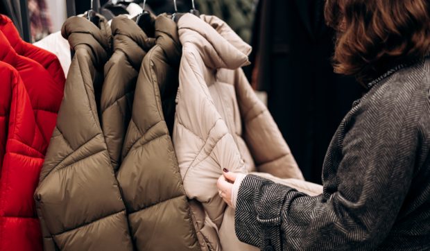 Cum ar trebui să alegi geaca sau paltonul perfect pentru vremea geroasă: recomandările unor experți