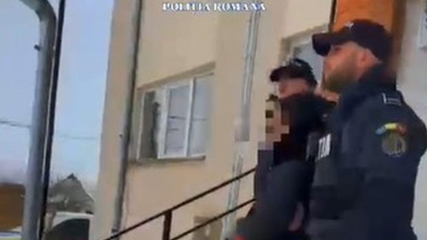 Cum a ajuns o femeie să fie reținută de Poliția din Alba Iulia, după ce și-a comandat haine online