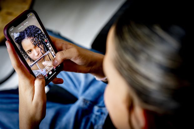 Un bărbat a dat în judecată restaurantul care a publicat pe TikTok un clip care i-a dezvăluit infidelitatea