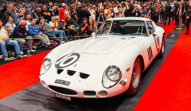 Cine e misteriosul cumpărător care a plătit 38 de milioane de dolari pentru un Ferrari