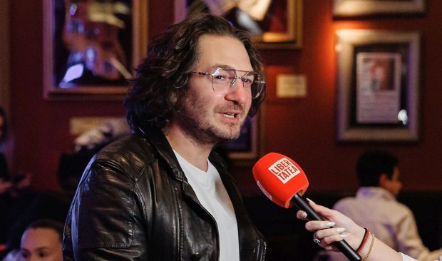 Imagine Stire Cum a apărut Florin Dumitrescu pe scena unui restaurant din București: „Îmi place la nebunie”. Surpriză pentru fani | 2review.ro