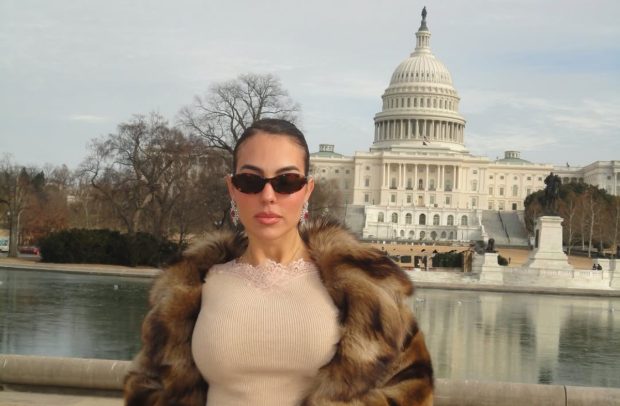 Imagine Stire Georgina Rodriguez, cu avionul privat, haine de lux și bijuterii prețioase, la premiera documentarului Melaniei Trump. Cum s-a afișat | 2review.ro