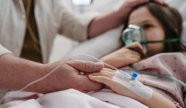 Cum „prăbușește” gripa apărarea plămânilor și crește riscul de infecții severe. Medic: „Afectează celulele respiratorii până la necroză”