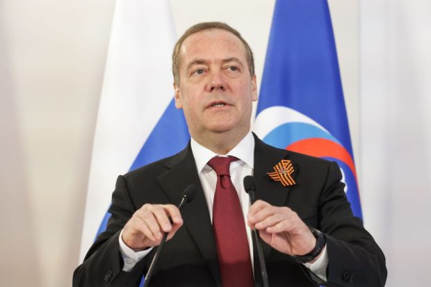 Dmitri Medvedev l-a luat peste picior pe Donald Trump și i-a spus să anexeze Groenlanda, altfel, locuitorii ar putea vota aderarea la Rusia: „Nicio steluță nouă pe steagul SUA”