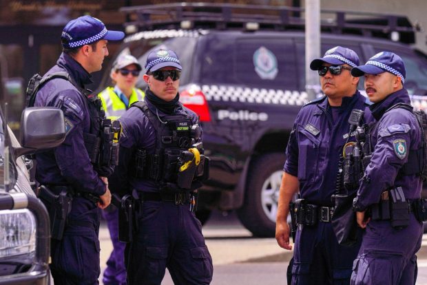 Atac armat în Australia: trei oameni au fost împușcați mortal, iar atacatorul este căutat de poliție