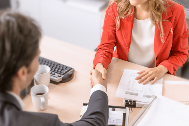 Posturile disponibile la stat care oferă salarii de până la 15.000 de lei net, pe lună
