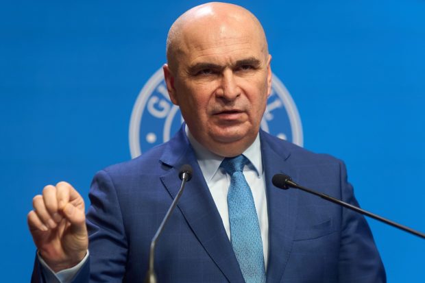 Guvernul Bolojan a tăiat peste 25.000 de posturi, majoritatea din Educație, în timp ce alte instituții au crescut