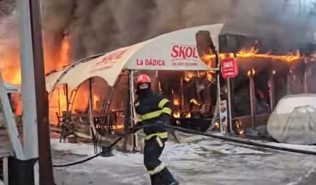 Incendiu puternic la un restaurant din Craiova. Pompierii intervin de urgență