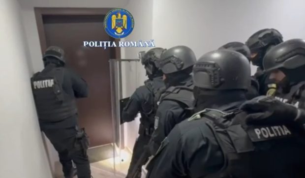 Femeie din București, eliberată de mascați după ce fostul iubit ar fi sechestrat-o: amenința că se aruncă de la etaj