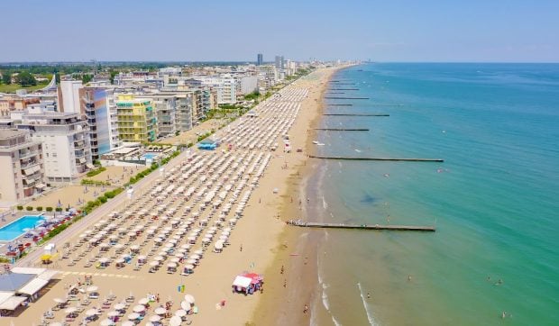 Oraș pe coasta Adriaticii angajează 7.000 de muncitori. Posturi disponibile și cum se poate aplica