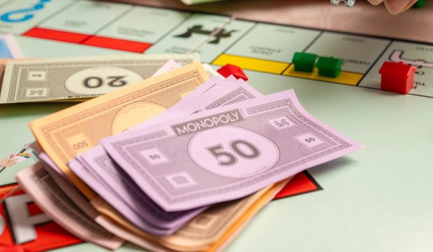Un japonez a vândut 4 ceasuri Rolex în Roma, dar cei 247.000 de euro erau bani de Monopoly