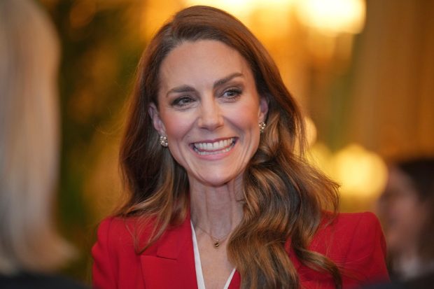 Imagine Stire Kate Middleton, apariție impecabilă într-un costum roșu. Cum au reacționat fanii: „Arată fabulos” | 2review.ro