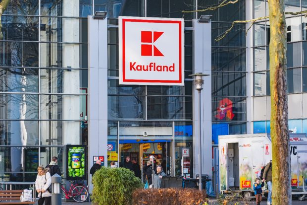 Kaufland lasă clienții să comande mâncare proaspătă direct de la un terminal, ca la fast-food, în Germania