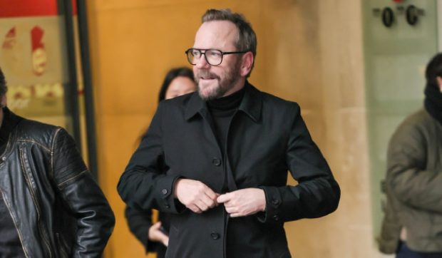 Actorul Kiefer Sutherland a fost arestat pentru că ar fi agresat un șofer de ridesharing