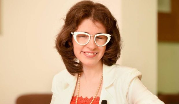 Profesoară de Religie, despre noua programă școlară la această materie: „Ar fi trebuit să fie mult mai curajoasă”. Ce abordări propune Laura Stifter pentru generația Z