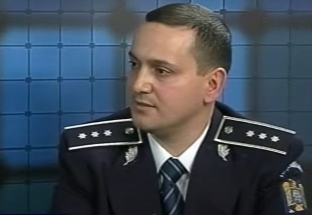 Tone de documente din arhiva Poliției Ploiești, incendiate ilegal pe câmp la comanda comisarului Laurențiu Drăghici, șeful biroului rutier. Ofițerul a folosit o dubă privată