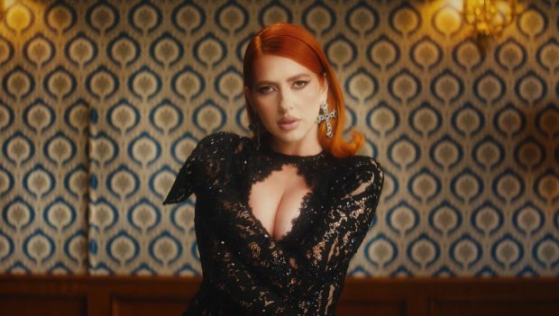 Imagine Stire Cum arată Lidia Buble nemachiată. Artista a apărut cu fața inflamată și le-a transmis fanilor un mesaj. „Zici că mă transform într-o reptilă” | 2review.ro