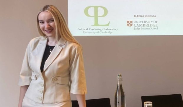 Doctoratul unei cercetătoare românce la Cambridge face vâlvă în presa și în Parlamentul din Marea Britanie