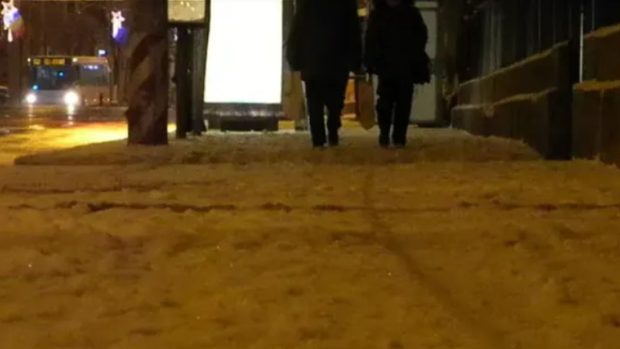 Locuitorii din Cluj-Napoca critică dur primăria, după ce mai multe străzi au rămas acoperite de zăpadă de o săptămână