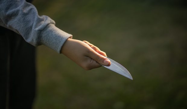 Un irlandez cazat într-un apartament din București a fost înjunghiat după ce a făcut o glumă și s-a dus la farmacie în loc de spital