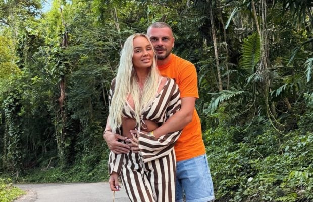 Imagine Stire Maria Constantin a recunoscut că a fost infidelă. „Am vrut și eu să văd cum e. Nici el nu a fost ușă de biserică” | 2review.ro