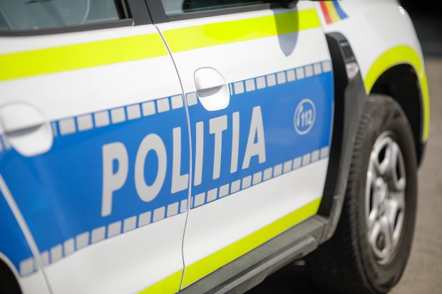 Metoda „pomana” pe străzile din Ploiești: vârstnici păgubiți cu 14.000 de lei cu promisiunea unor bijuterii sfințite