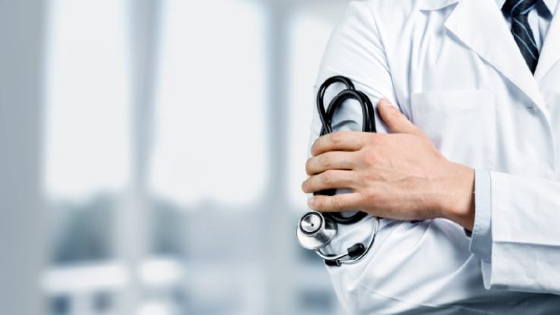 Sfaturile unui oncolog de 97 de ani pentru o viață mai lungă: exerciții zilnice și decizii simple, luate în fiecare zi