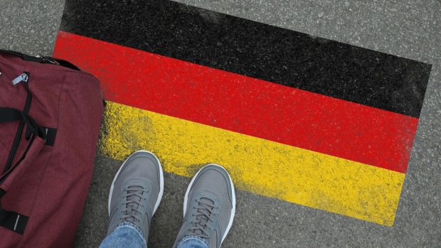 Numărul imigranților care ajung în Germania s-a înjumătățit: guvernul vorbește de succes, experții invocă alte cauze