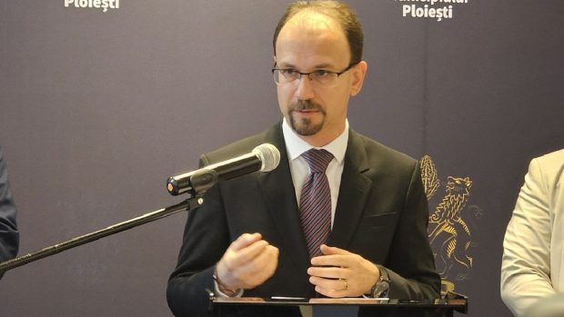 Primarul din Ploiești, dat în judecată de prefectul PNL de Prahova, pentru că vrea să lase viceprimărița PNL în locul său când e plecat, nu viceprimarul