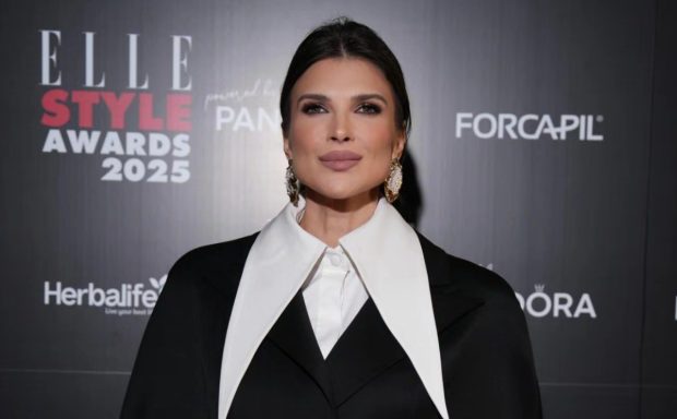 Imagine Stire Cât costă rochia mini purtată de Monica Bîrlădeanu la o petrecere, pe vasul de croazieră. Și-a arătat silueta la 47 de ani | 2review.ro
