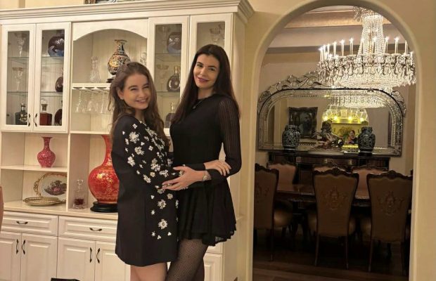 Imagine Stire Imagini nevăzute până acum cu Monica Gabor, care a împlinit 38 de ani. Irina Columbeanu, fiica ei, le-a făcut publice | 2review.ro